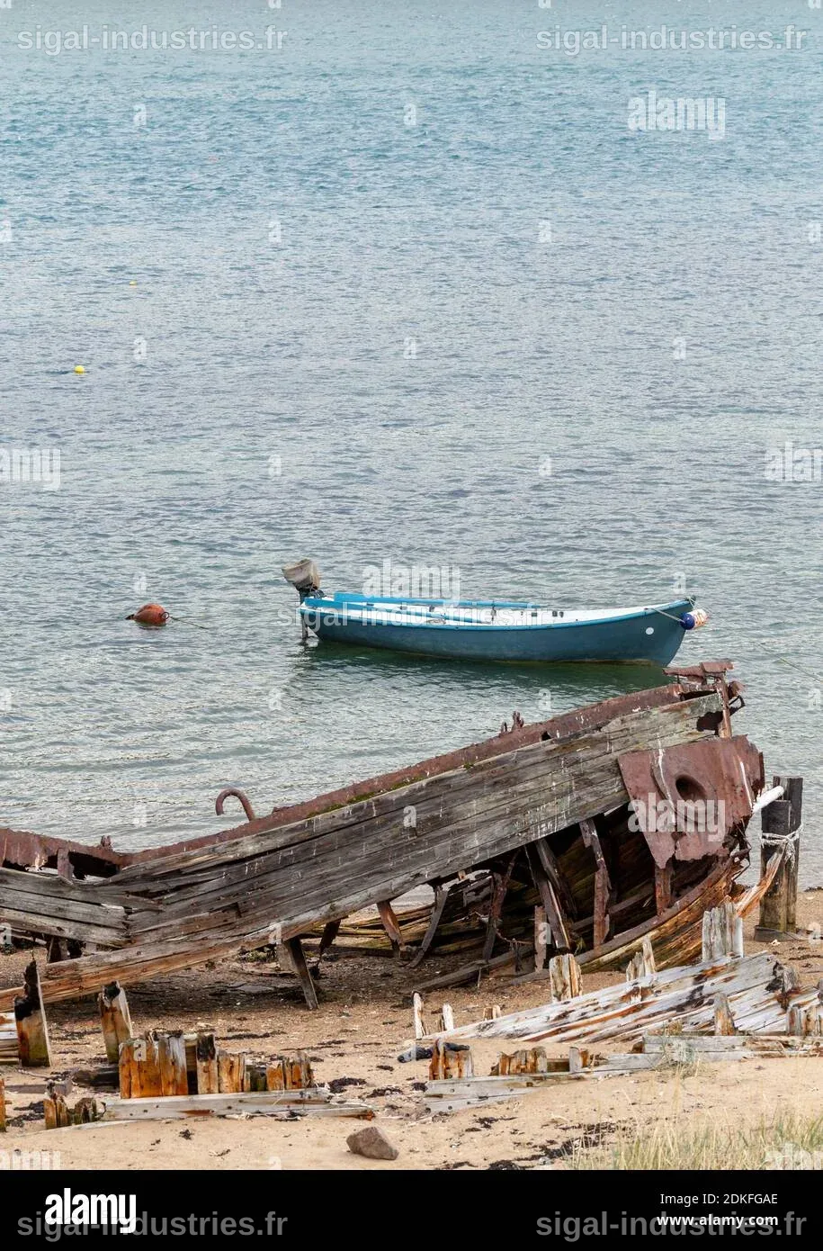 Le World Trader : un navire abandonné, symbole d'un danger en mer et à quai en Finistère