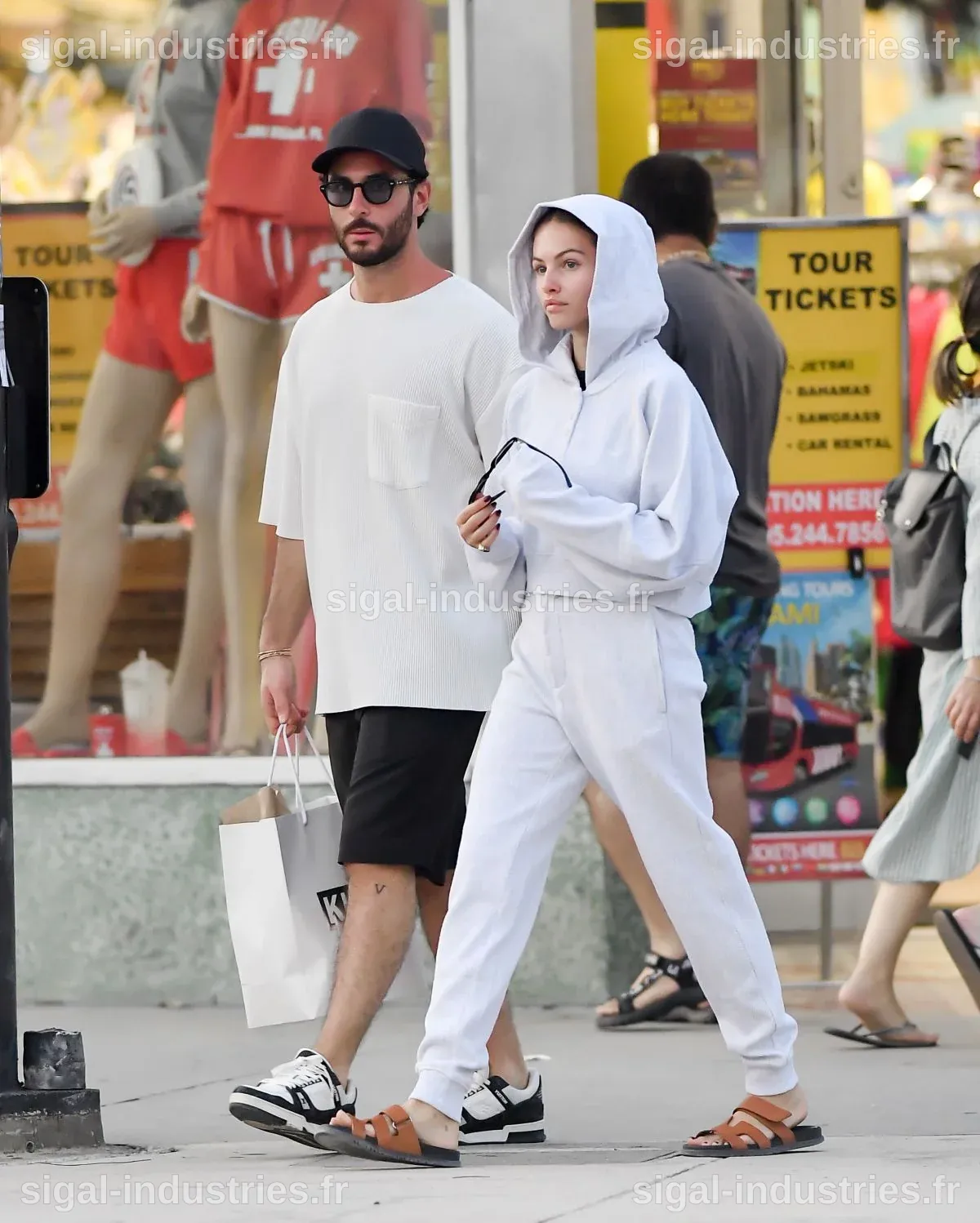 Véronika Loubry rayonne : sa fille Thylane Blondeau, 24 ans, fiancée avec Benjamin Attal !