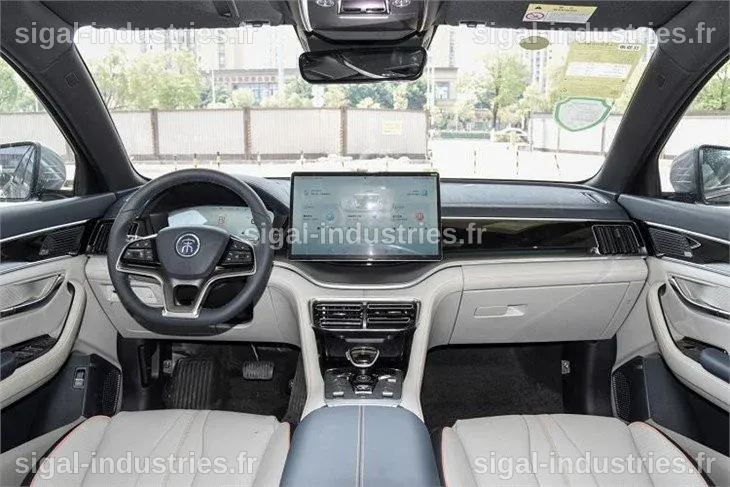 En Chine, les SUV de luxe s'imposent avec sièges classe affaires et écrans géants
