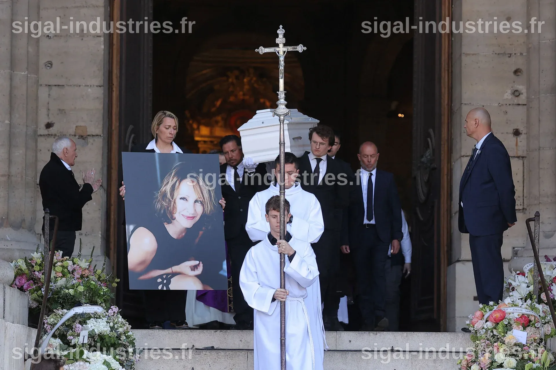Nathalie Baye : Derniers Adieux en toute Intimité, Laura Smet Soutenue par son Mari