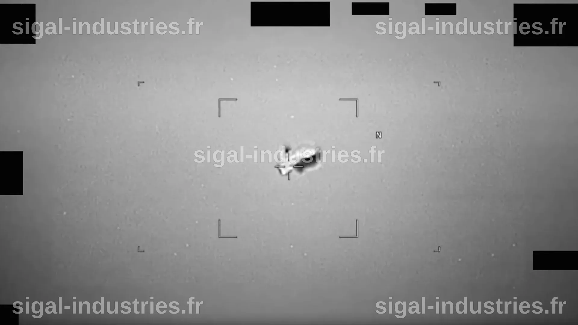 Le Pentagone dévoile une multitude de vidéos 'OVNI' déclassifiées : découvrez des objets fascinants allant d'un corps en forme de ballon de football à une étrange sphère lumineuse