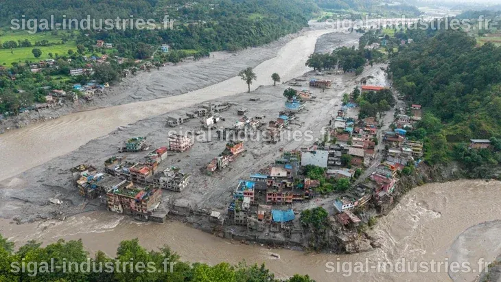 Le Népal met en garde contre de nouvelles inondations, le bilan des victimes atteint 788